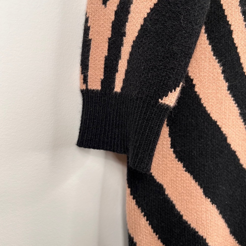APRICOT Black and Pink Knit Sweater, NWT, Size:M, Gorgeous and Sexy Vibes - Picture 4 of 10
